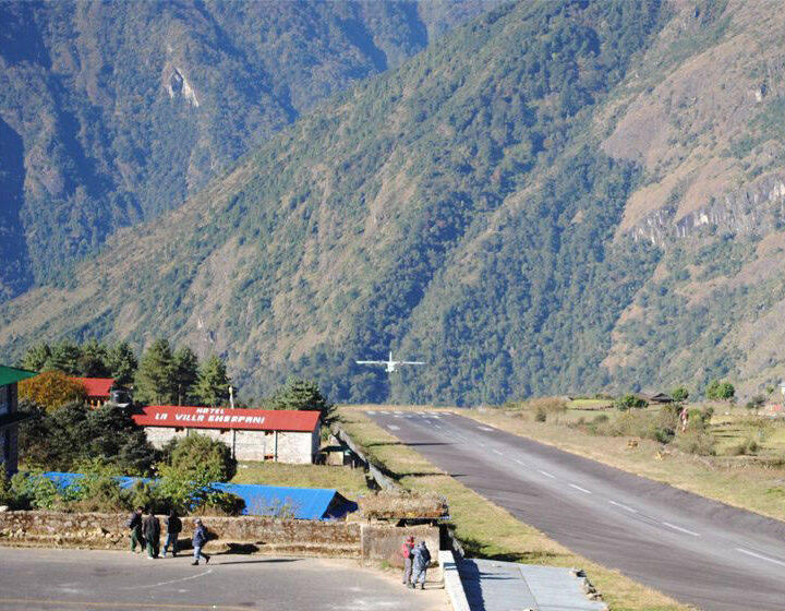 Chukung-Ru EBC trek jpg Lukla ariport